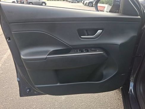 Used 2024 Hyundai Kona Limited FWD image 12