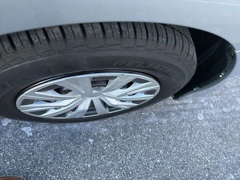 Used 2020 Toyota Camry LE image 8