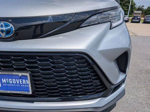 Used 2025 Toyota Sienna XSE w/ XSE Plus Package AWD/4WD image 11