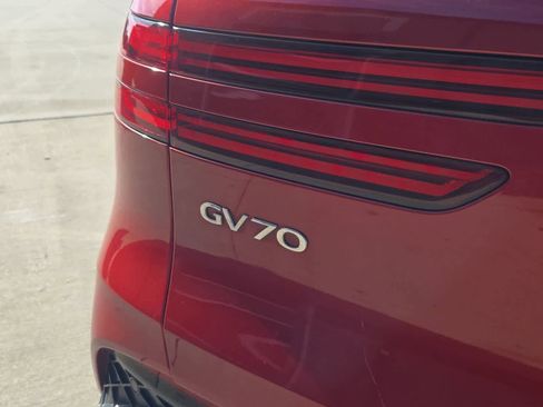 Used 2023 Genesis GV70 3.5T Sport w/ Sport Advanced Package image 11