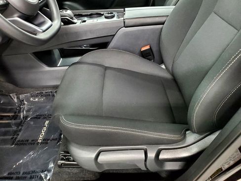 Used 2024 Nissan Rogue S image 13