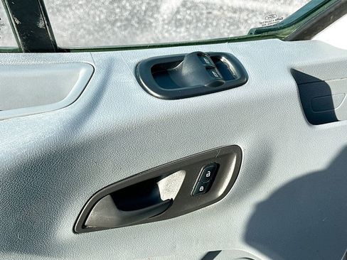 Used 2018 Ford Transit 250 130 Low Roof image 19