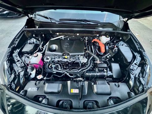 Used 2024 Toyota Venza Limited image 20