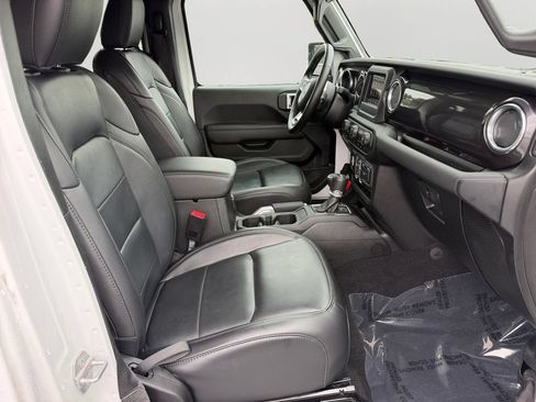 Used 2021 Jeep Wrangler Unlimited Sahara AWD/4WD image 8