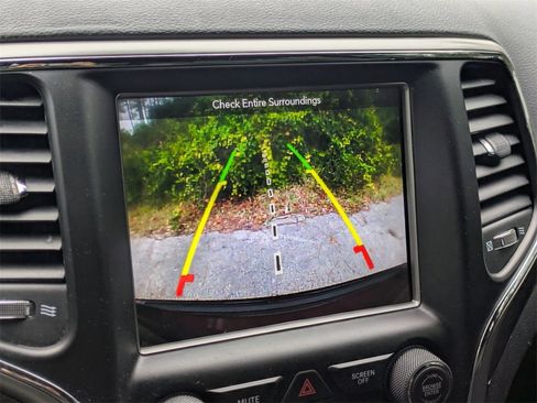 Used 2018 Jeep Grand Cherokee Altitude image 22