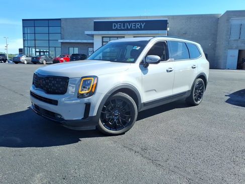 Used 2022 Kia Telluride SX w/ SX Prestige Package AWD/4WD image 3