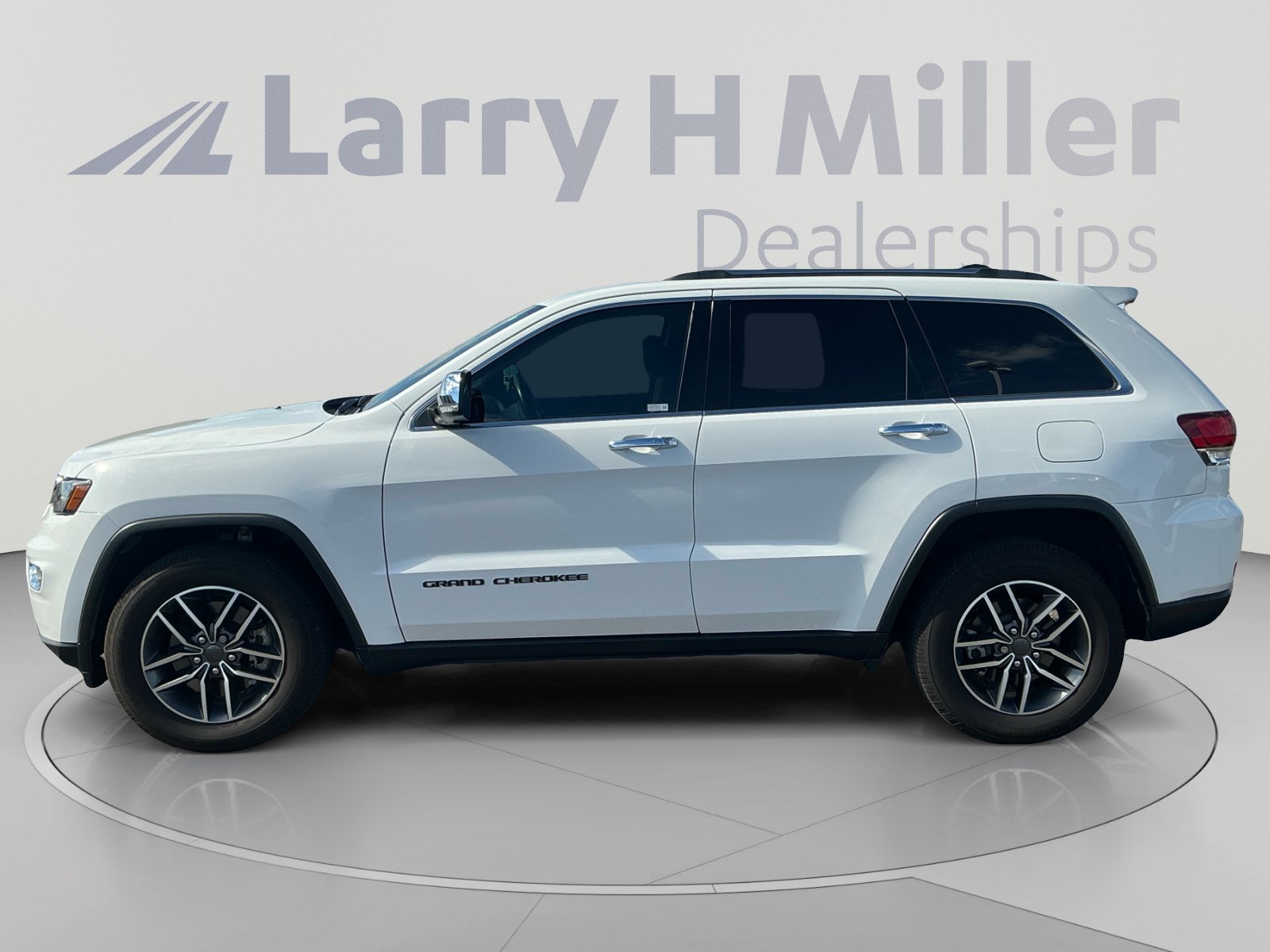 Used 2021 Jeep Grand Cherokee Limited w/ Trailer Tow Group IV RWD image 2