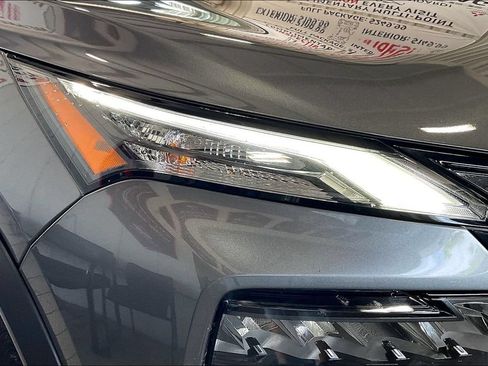 Used 2025 Nissan Rogue SV FWD image 24