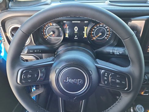 New 2025 Jeep Gladiator High Tide image 10