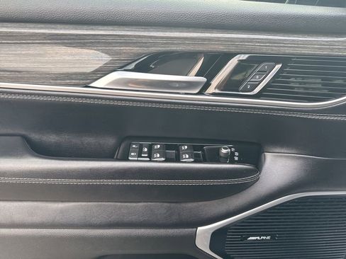 Used 2022 Jeep Wagoneer Series III w/ Flexible Seating Group image 11