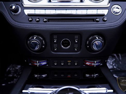 Used 2019 Rolls-Royce Dawn RWD image 87