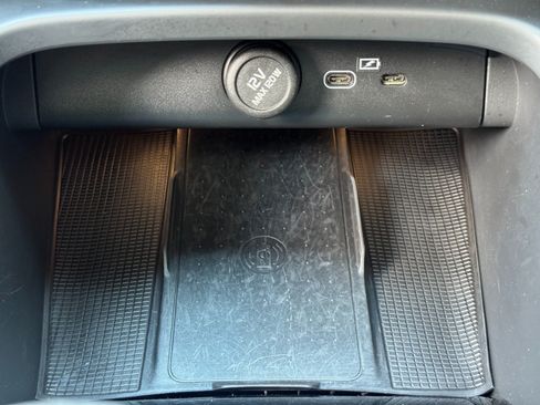 Used 2022 Volvo C40 P8 Recharge Ultimate AWD/4WD image 32
