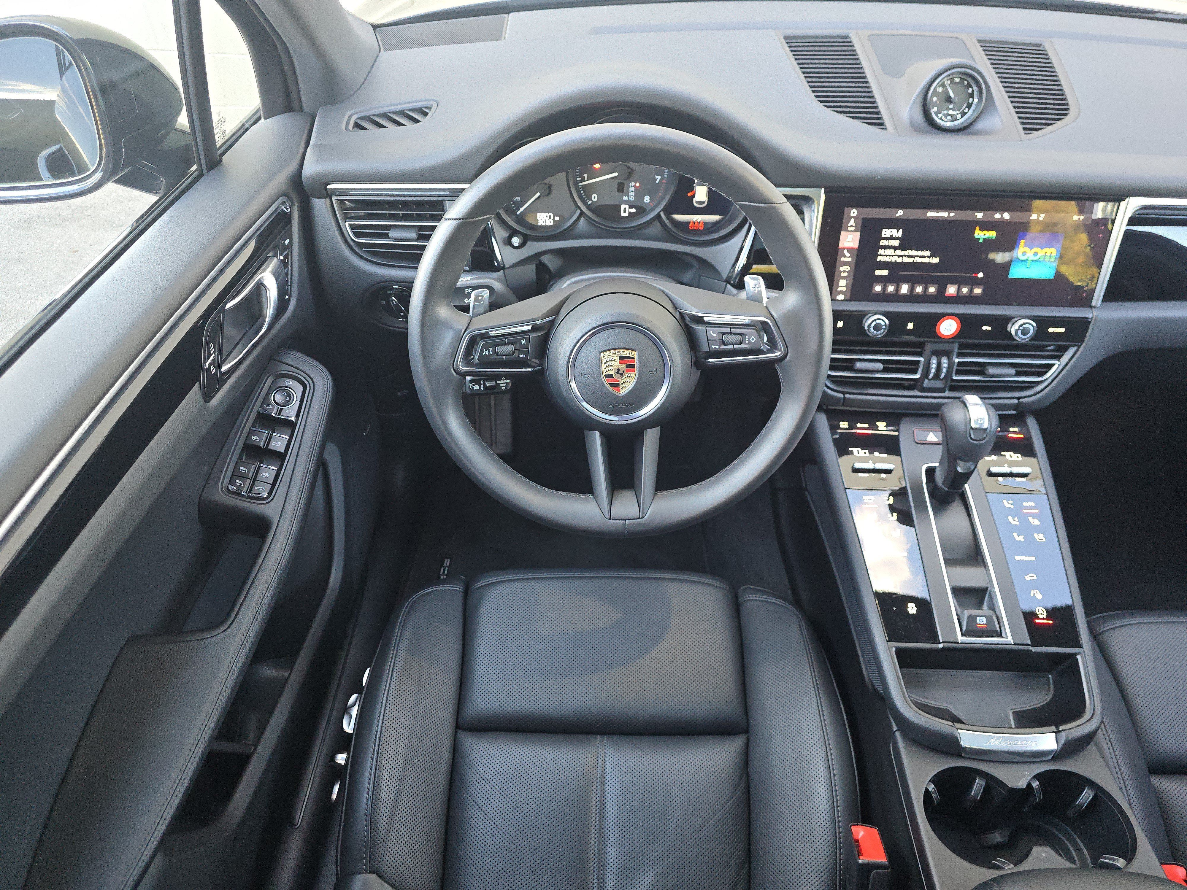 Certified 2025 Porsche Macan AWD/4WD image 15