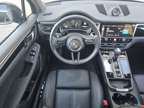 Certified 2025 Porsche Macan image 15