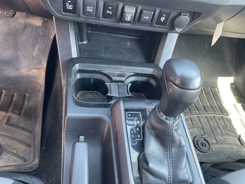 Used 2021 Toyota Tacoma TRD Off-Road w/ Technology Package image 18