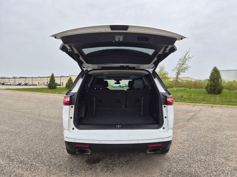 Used 2018 Chevrolet Traverse Premier w/ Driver Confidence II Package FWD image 11