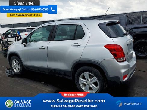 Used 2017 Chevrolet Trax LT w/ LT Convenience Package FWD image 3