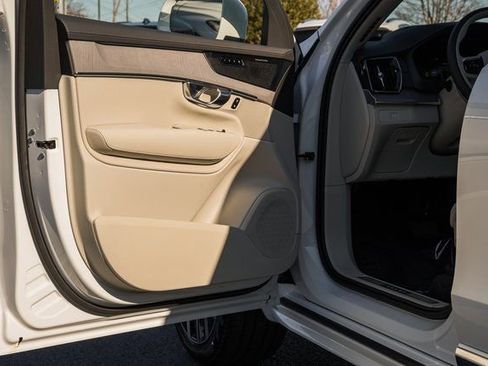 New 2026 Volvo XC90 B6 Ultra w/ Protection Package Premier image 39