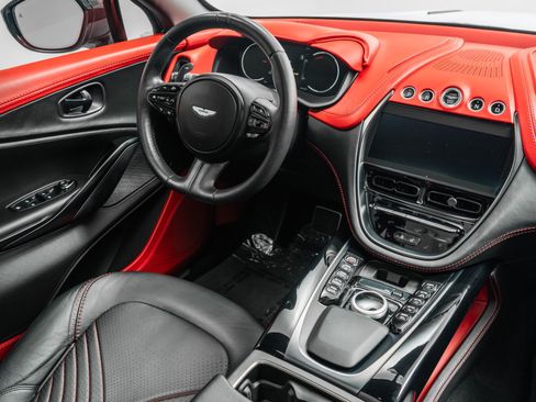 Used 2021 Aston Martin DBX AWD/4WD image 29