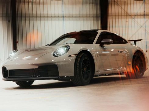 Used 2026 Porsche 911 Carrera T RWD image 25