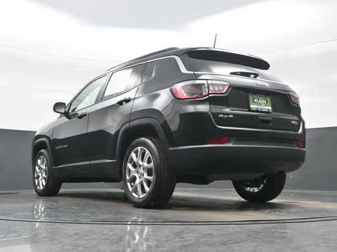 Used 2022 Jeep Compass Latitude image 27