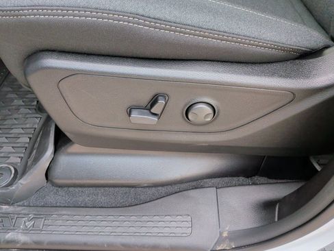 New 2026 RAM 1500 4x4 Crew Cab image 13