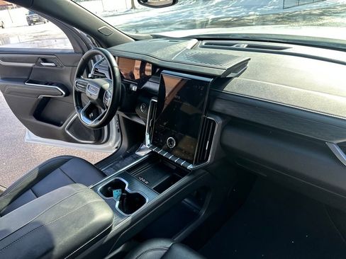 Used 2024 GMC Acadia Elevation FWD image 32