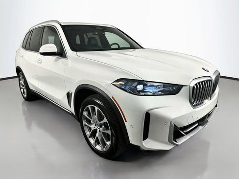 Used 2024 BMW X5 sDrive40i w/ Premium Package RWD image 3
