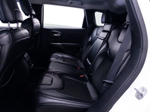 Used 2019 Jeep Cherokee Latitude Plus FWD image 36