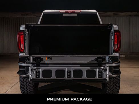 Used 2024 GMC Sierra 1500 AT4 w/ Technology Package AWD/4WD image 8