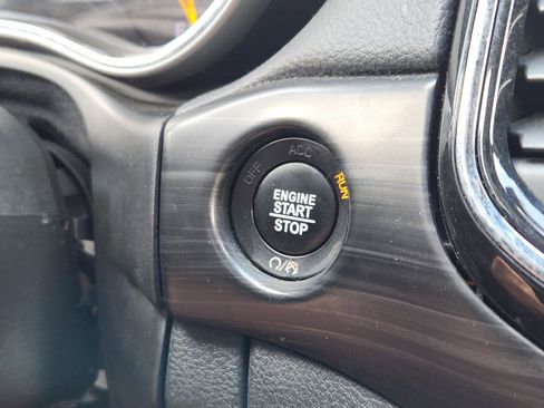 Used 2022 Jeep Grand Cherokee Laredo E image 28