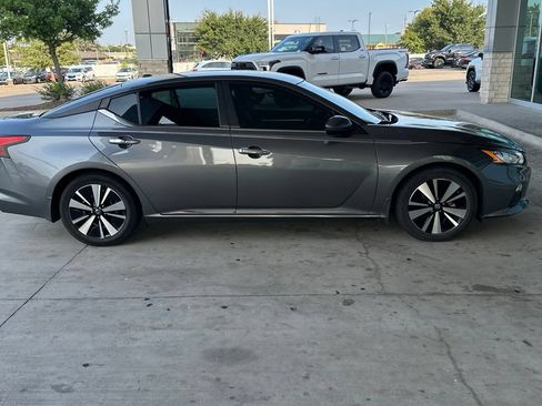 Used 2022 Nissan Altima 2.5 SV FWD image 15