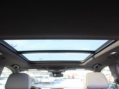 Used 2023 GMC Yukon SLT w/ SLT Luxury Package image 22