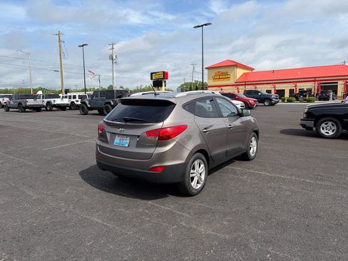 Used 2011 Hyundai Tucson GLS w/ Navigation Pkg 2 FWD image 3