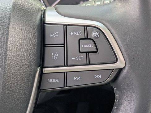 Used 2023 Toyota Highlander XLE FWD image 26
