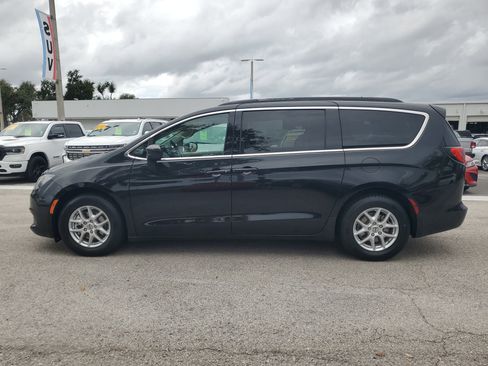 Used 2021 Chrysler Voyager Lxi image 6