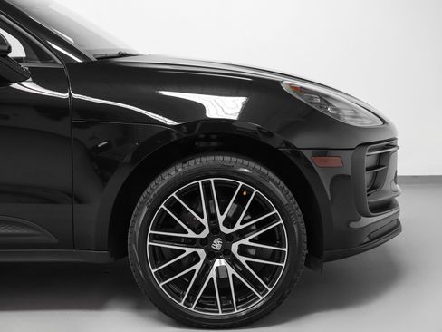 Certified 2022 Porsche Macan AWD/4WD image 14