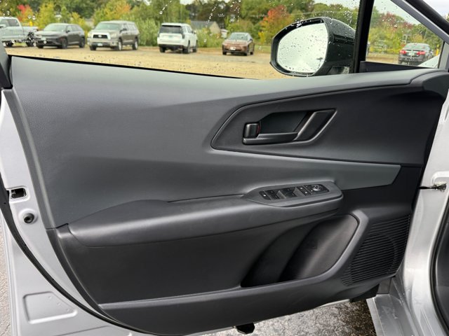 Used 2025 Toyota Prius LE FWD image 31