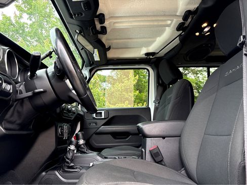 Used 2020 Jeep Wrangler Unlimited Sahara AWD/4WD image 11