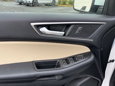 Used 2022 Ford Edge SEL w/ Convenience Package image 16
