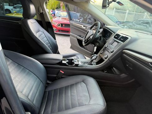 Used 2016 Ford Fusion SE w/ Equipment Group 202A FWD image 12