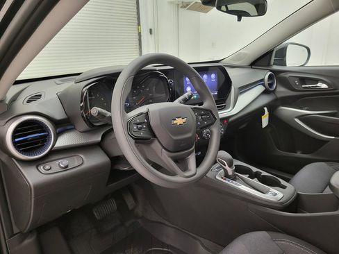 New 2026 Chevrolet Trax LS w/ LS Convenience Package FWD image 26