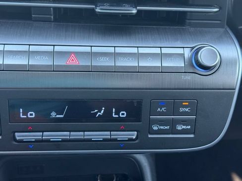 Used 2024 Hyundai Kona SEL FWD image 35