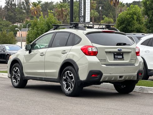Used 2017 Subaru Crosstrek 2.0i Premium w/ Moonroof Package AWD/4WD image 5