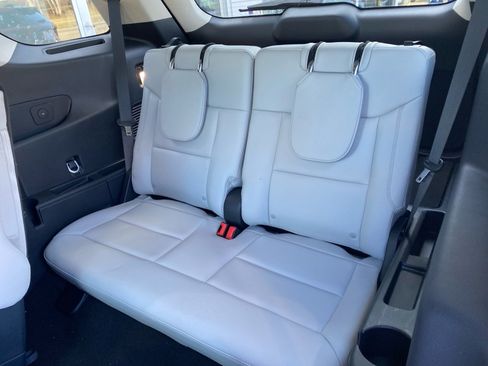 Used 2025 Ford Explorer Platinum w/ LUX Leather Package AWD/4WD image 25
