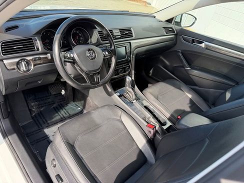 Used 2018 Volkswagen Passat 2.0T SE w/ SE Lighting Package image 2