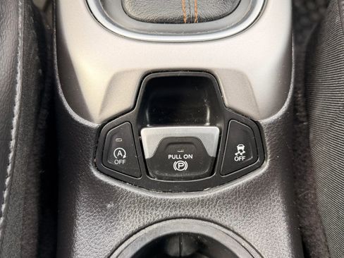 Used 2018 Jeep Compass Latitude w/ Popular Equipment Group AWD/4WD image 40