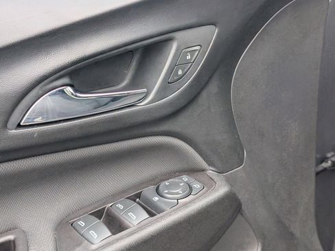 Used 2022 Chevrolet Equinox RS w/ Infotainment Package image 14