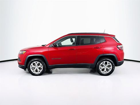 Used 2024 Jeep Compass Latitude w/ Convenience Group image 4