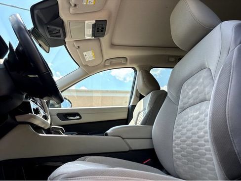 Certified 2022 Nissan Pathfinder SV w/ SV Premium Package AWD/4WD image 9